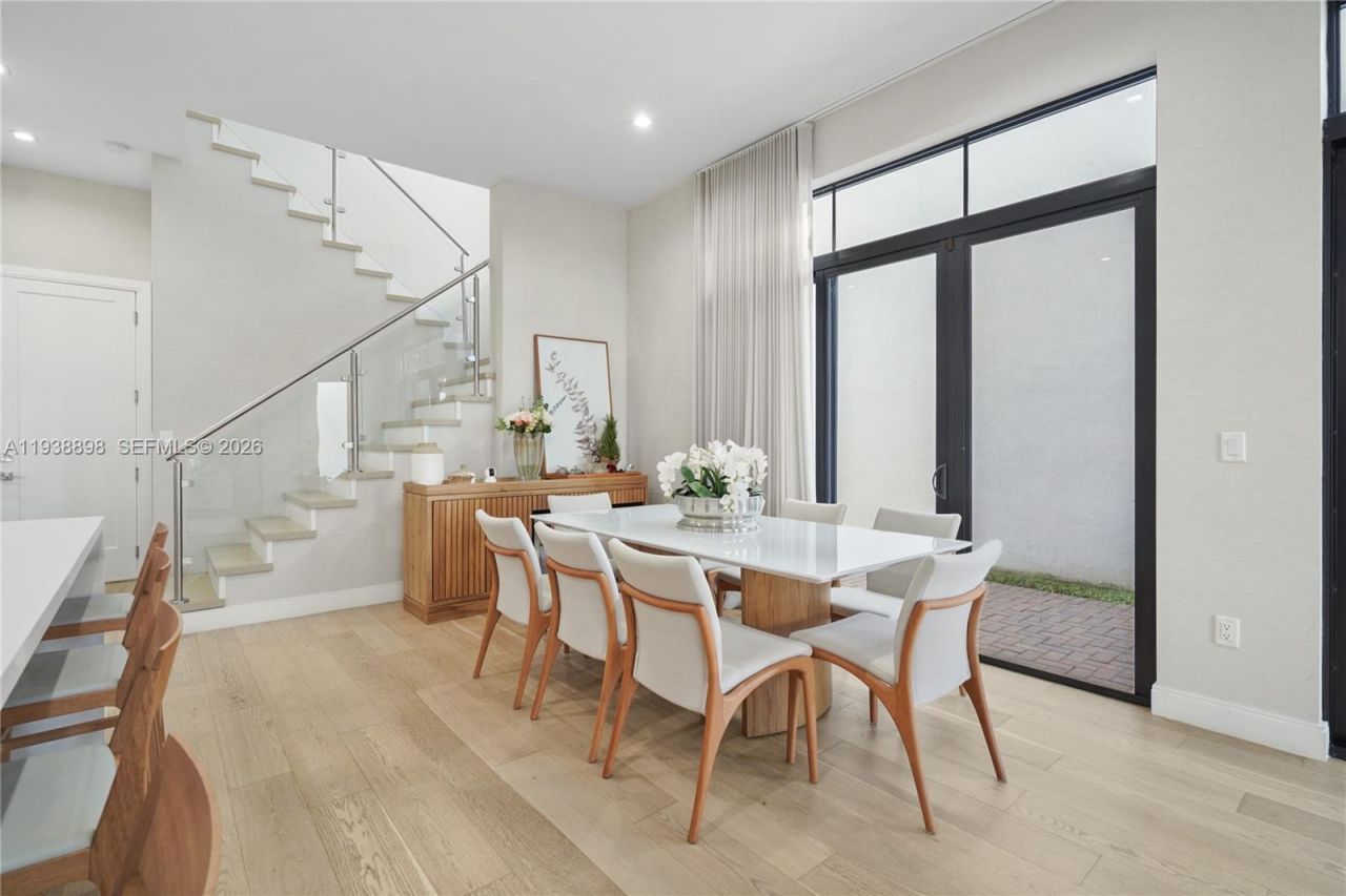 8144 NW 43rd St, Doral, FL 33166 Photo