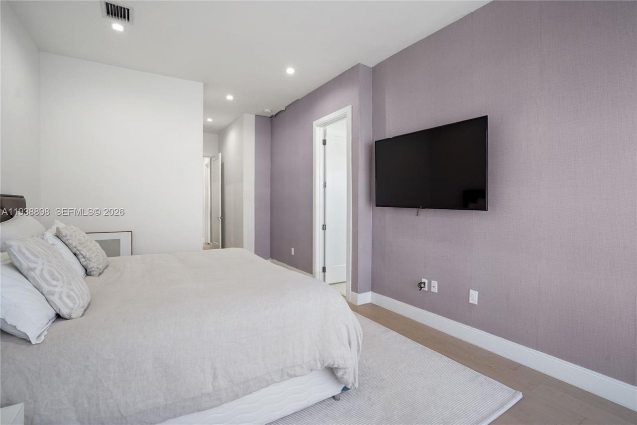 8144 NW 43rd St, Doral, FL 33166 Photo