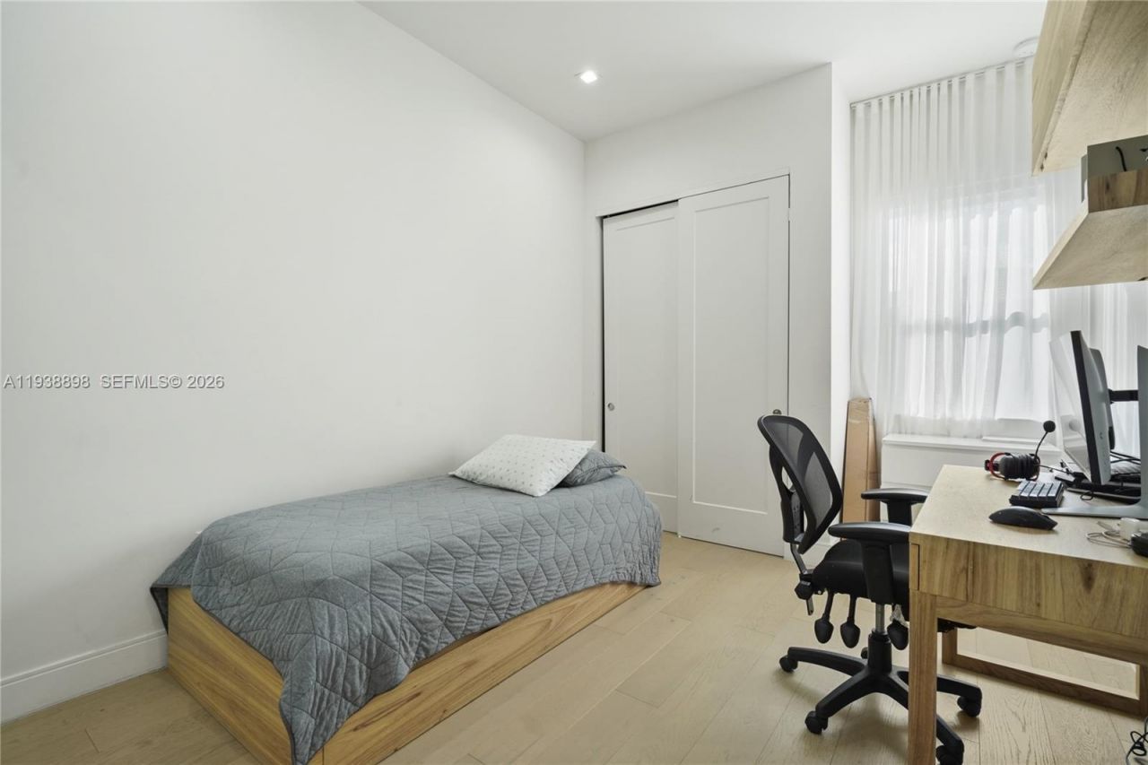 8144 NW 43rd St, Doral, FL 33166 Photo