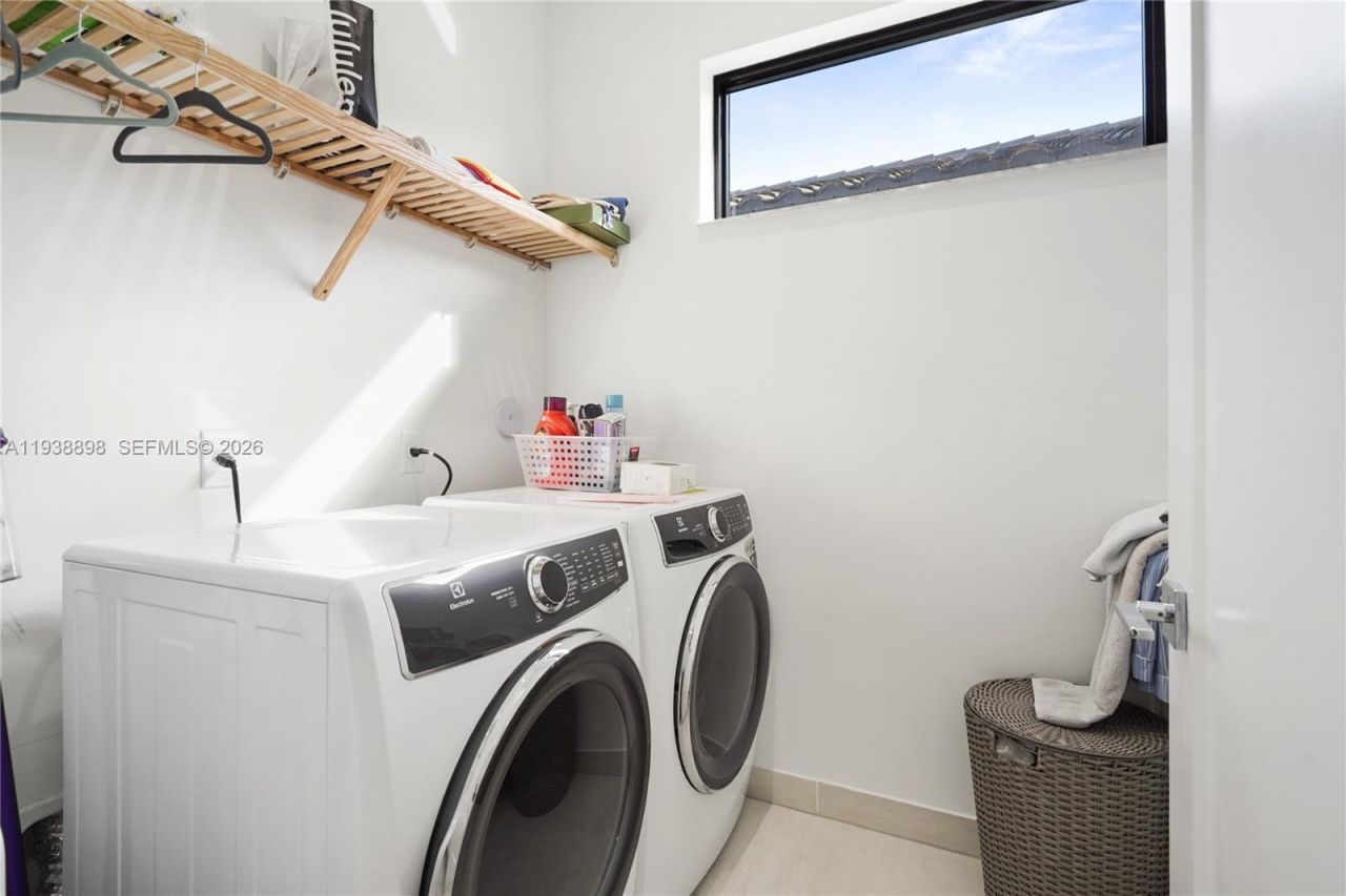 8144 NW 43rd St, Doral, FL 33166 Photo