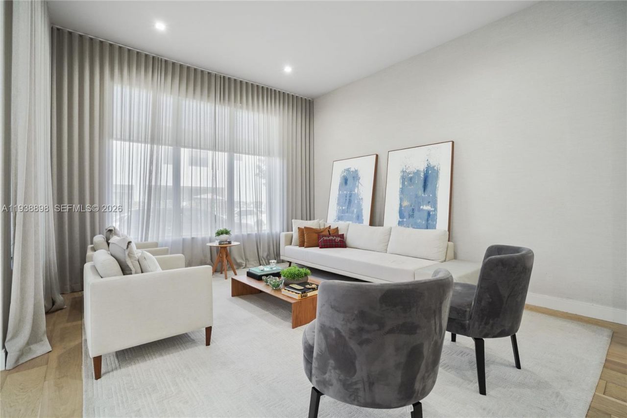 8144 NW 43rd St, Doral, FL 33166 Photo