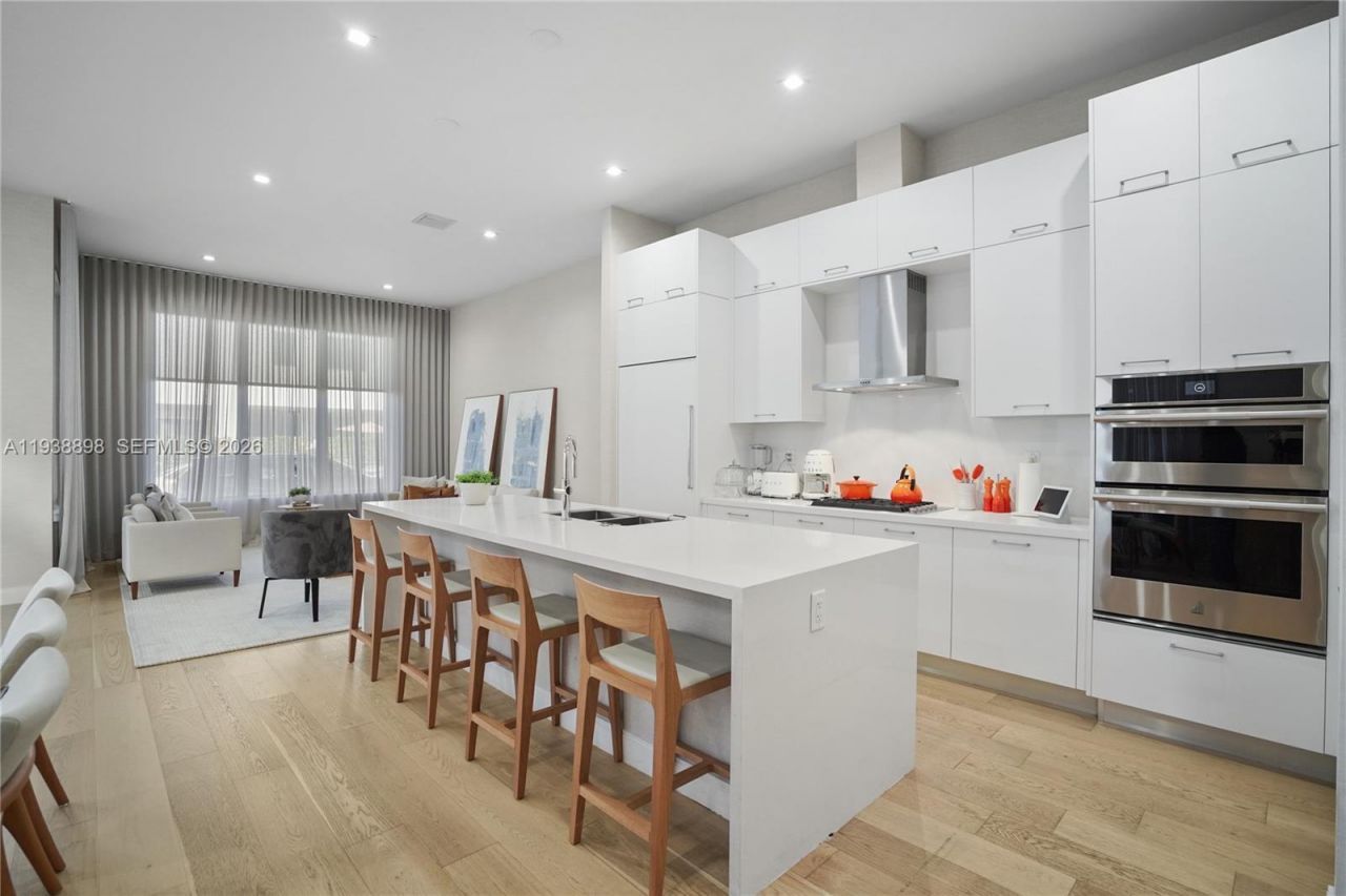 8144 NW 43rd St, Doral, FL 33166 Photo