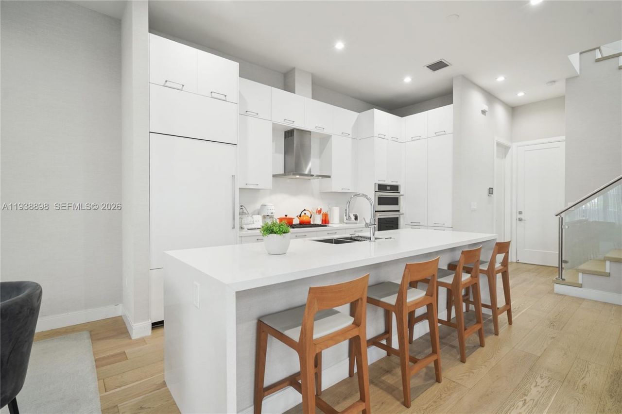 8144 NW 43rd St, Doral, FL 33166 Photo