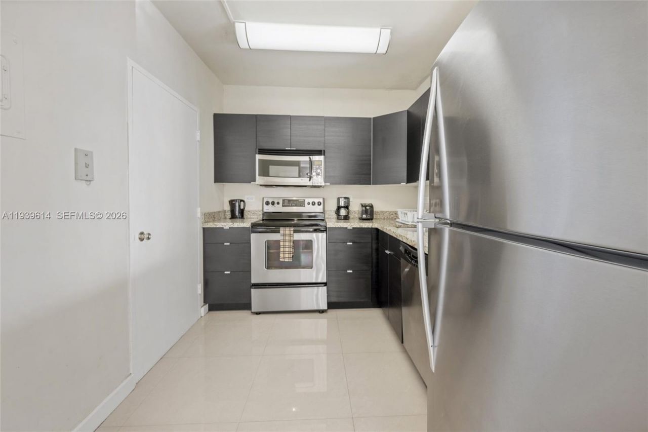 5601 Collins Ave, Unit 1618, Miami Beach, FL 33140 Photo