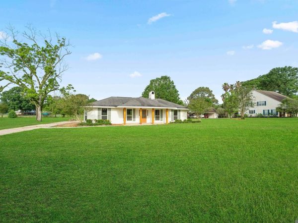23045 Elberta Ln, Zachary, LA 70791