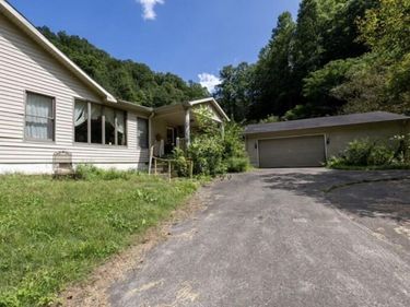 939 Right Fork Island Creek Road, Pikeville, KY 41501