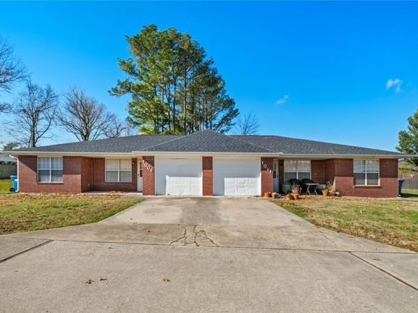1009/1011 NW 12th Street, Bentonville, AR 72712