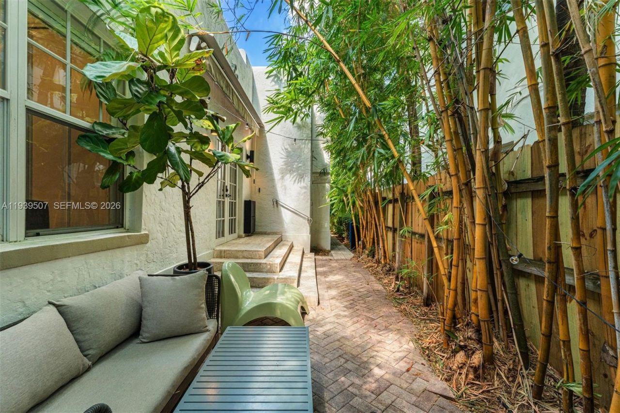 1045 Michigan Ave, Unit B, Miami Beach, FL 33139 Photo