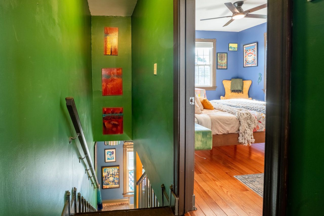 36 1/2 South Street Photo 11