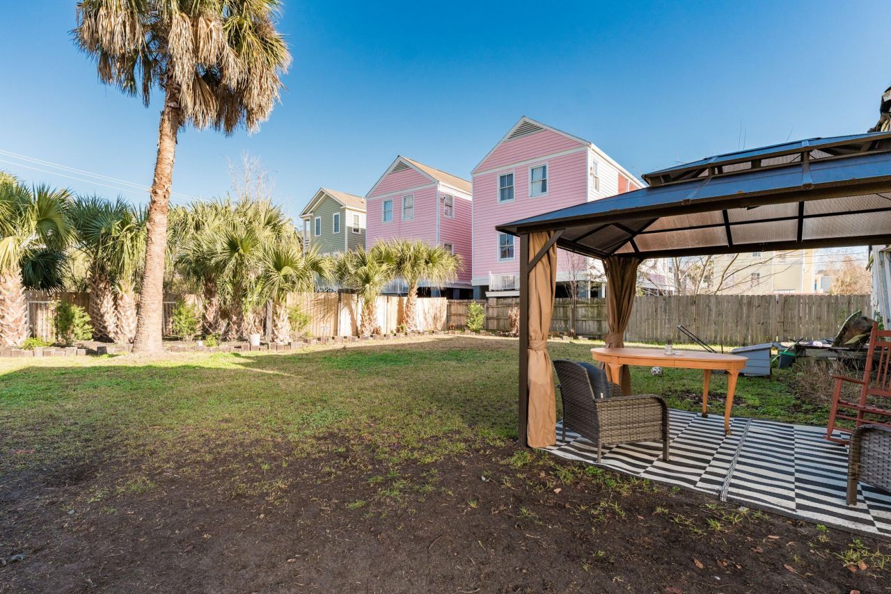 36 1/2 South Street Photo 16