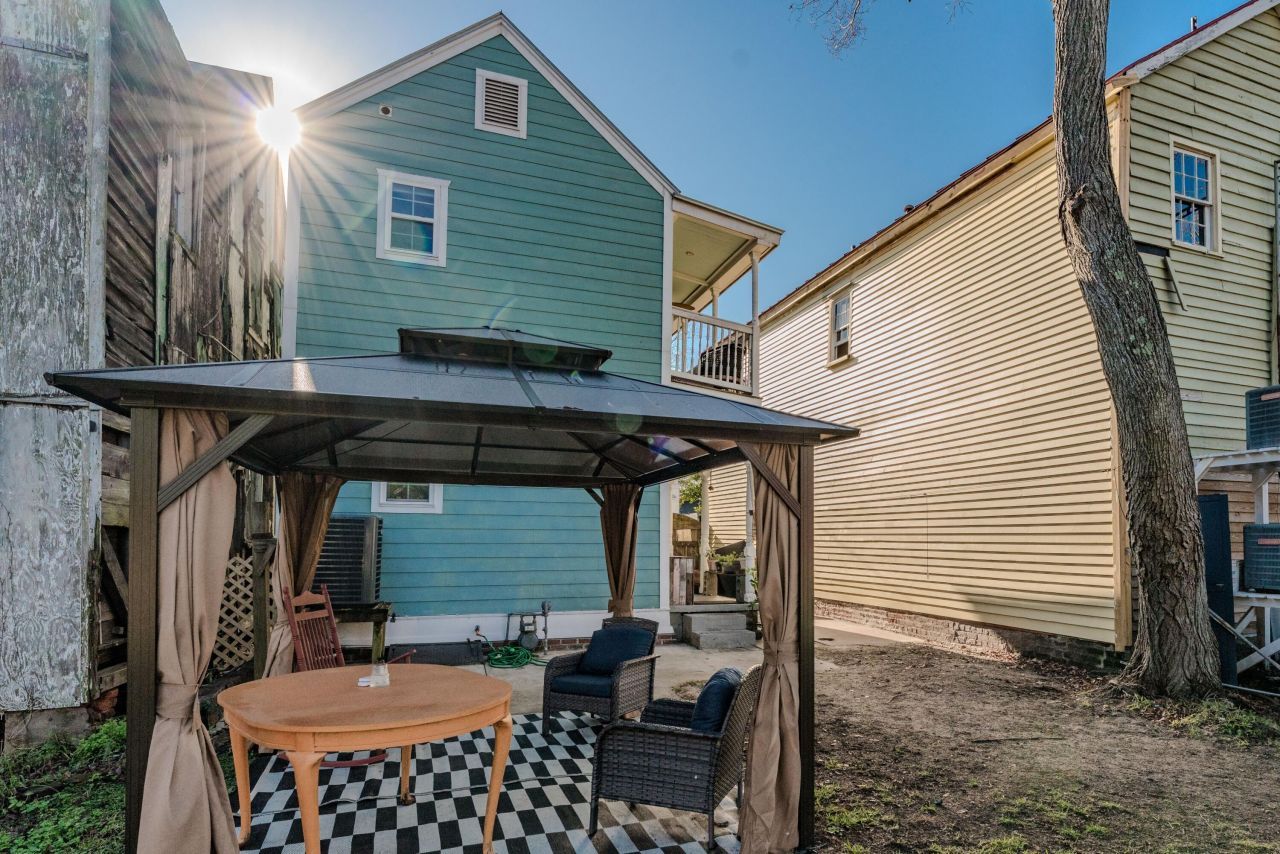 36 1/2 South Street Photo 23