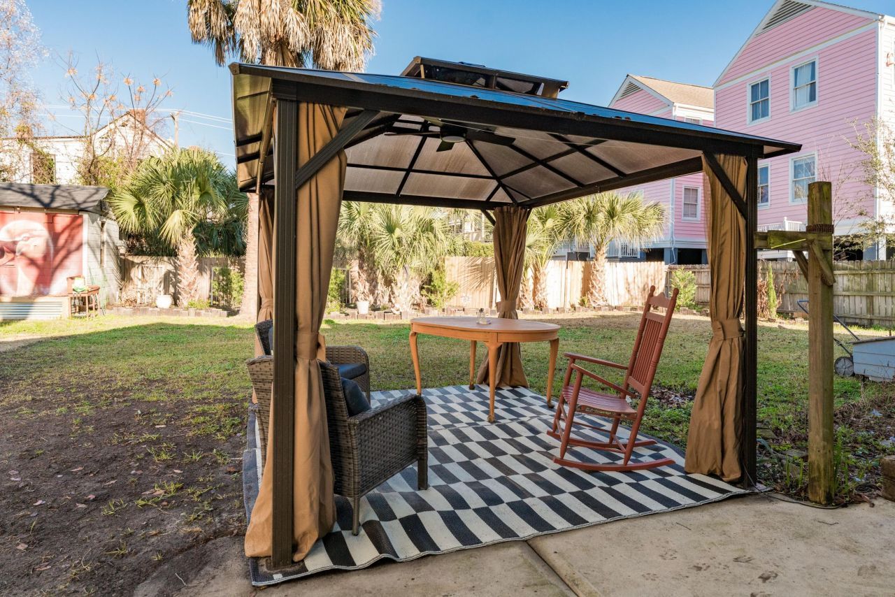 36 1/2 South Street Photo 24