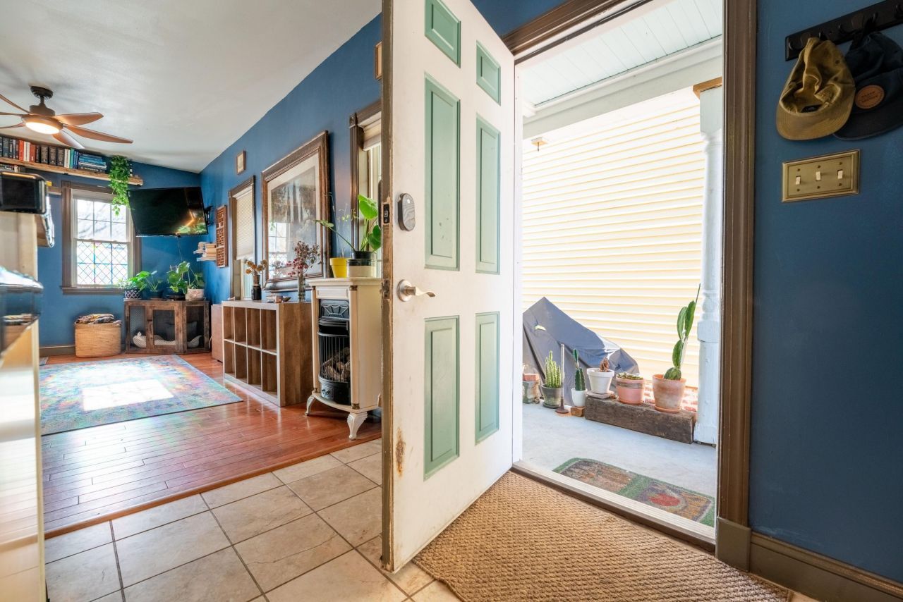 36 1/2 South Street Photo 27