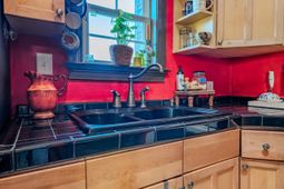 36 1/2 South Street photo 4