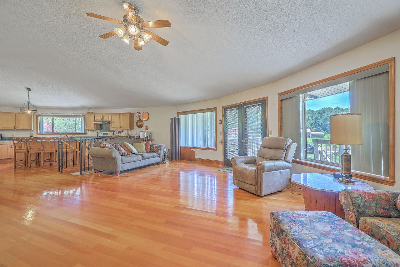 395 Summerset Lane Photo 18