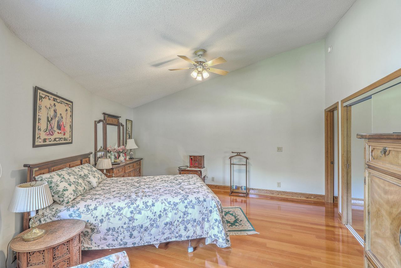 395 Summerset Lane Photo 29