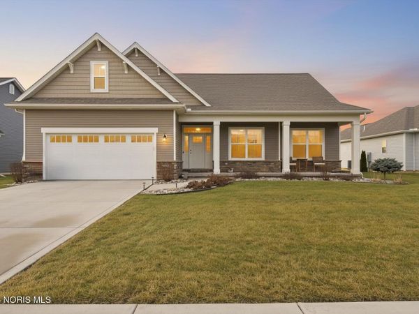 3915 Ten Mile Creek Drive, Sylvania, OH 43560