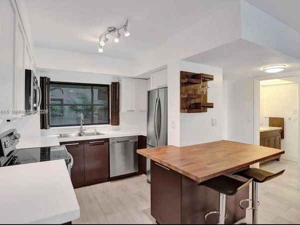 6060 S Falls Cir Dr, Unit 205, Lauderhill, FL 33319