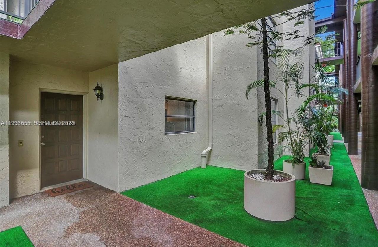 6060 S Falls Cir Dr, Unit 205, Lauderhill, FL 33319 Photo