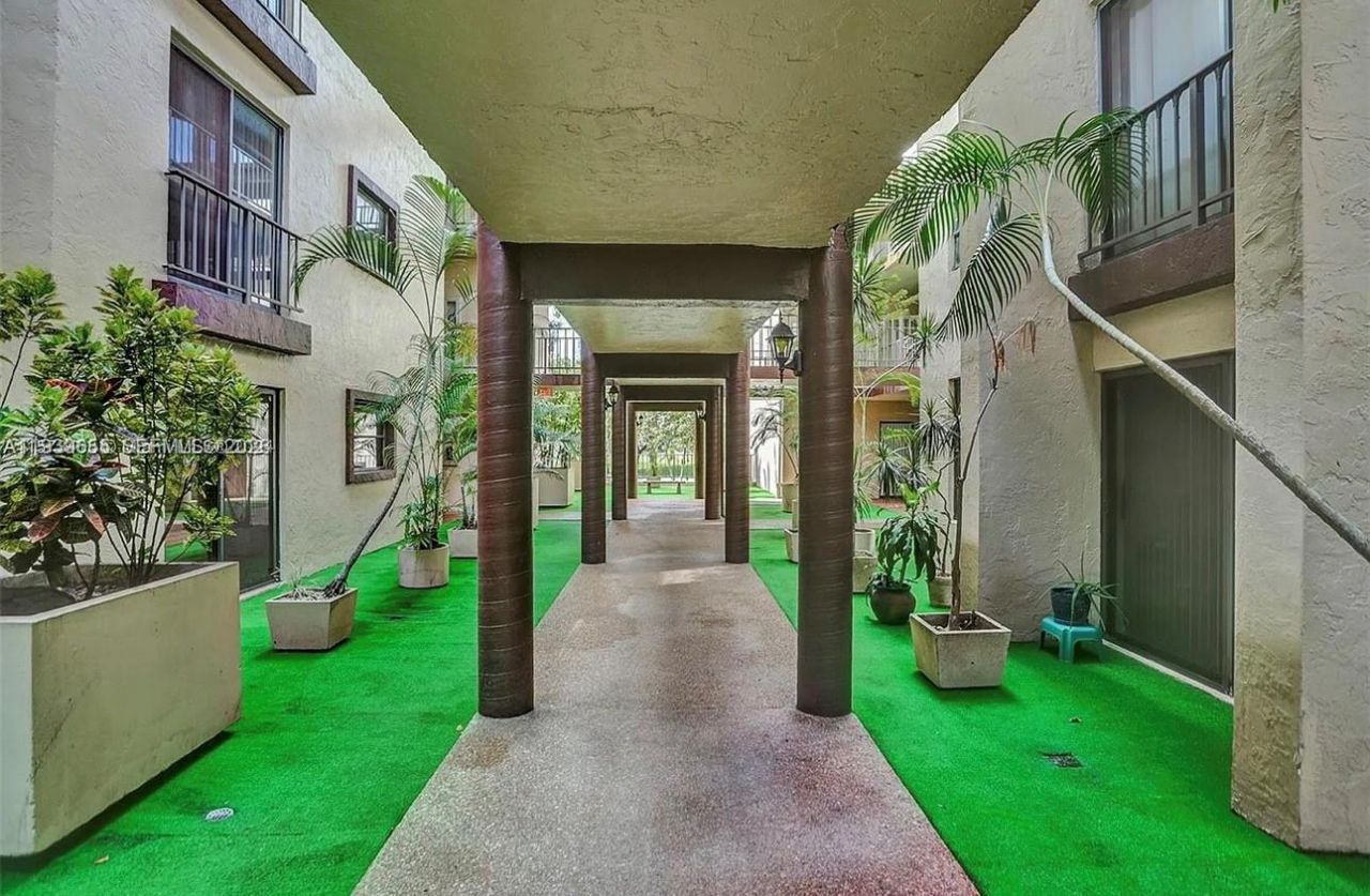 6060 S Falls Cir Dr, Unit 205, Lauderhill, FL 33319 Photo