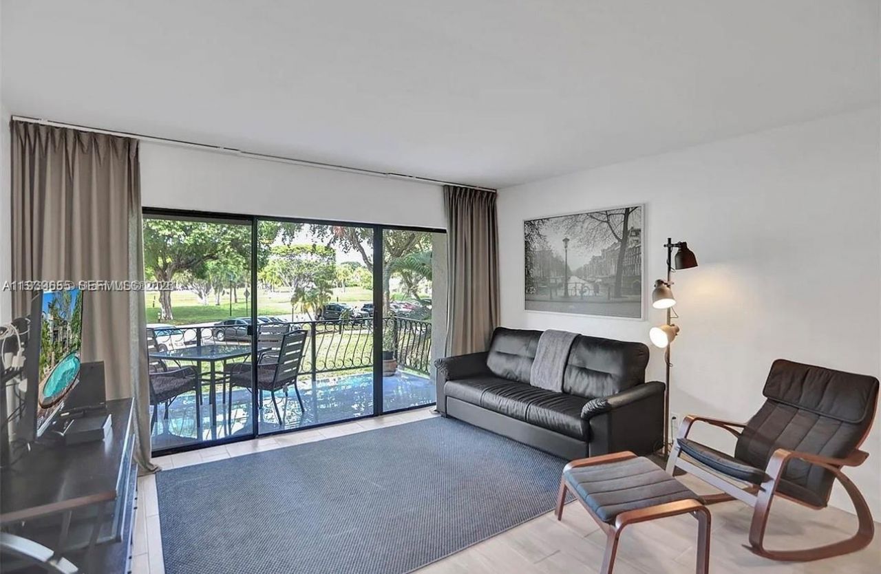 6060 S Falls Cir Dr, Unit 205, Lauderhill, FL 33319 Photo