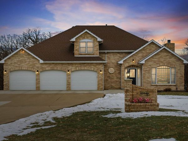 10946 Mockingbird Drive, Peosta, IA 52068