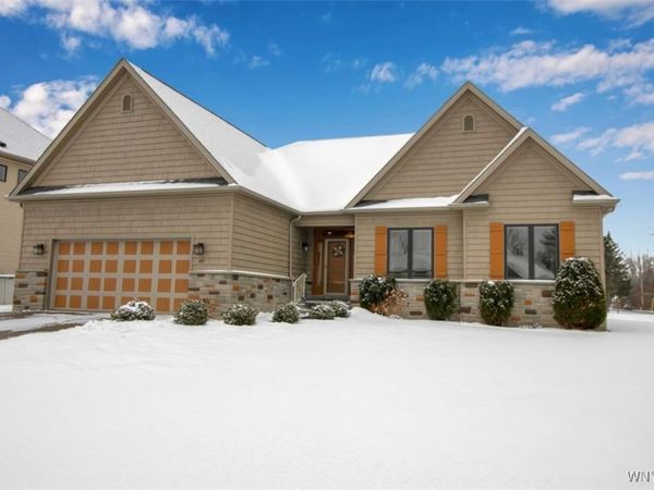 474 N Rockingham Way, Amherst, NY 14228