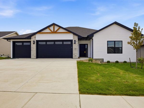 1845 Cottage Ridge Drive, Marion, IA 52302