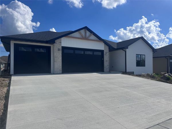 1845 Cottage Ridge Drive, Marion, IA 52302