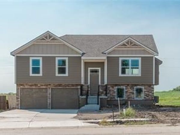 1104 Eagle Crest Drive, Holden, MO 64040