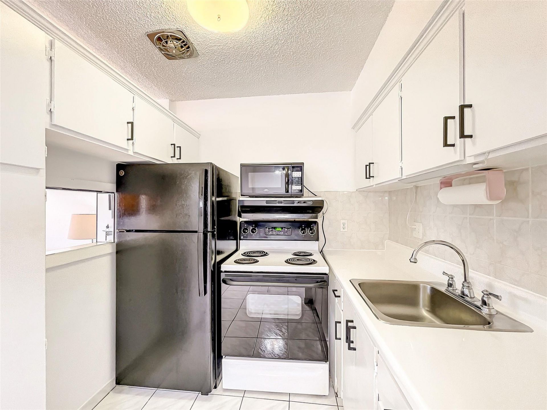 815 SW 10th Terrace, Unit 18V, Hallandale Beach, FL 33009 Photo