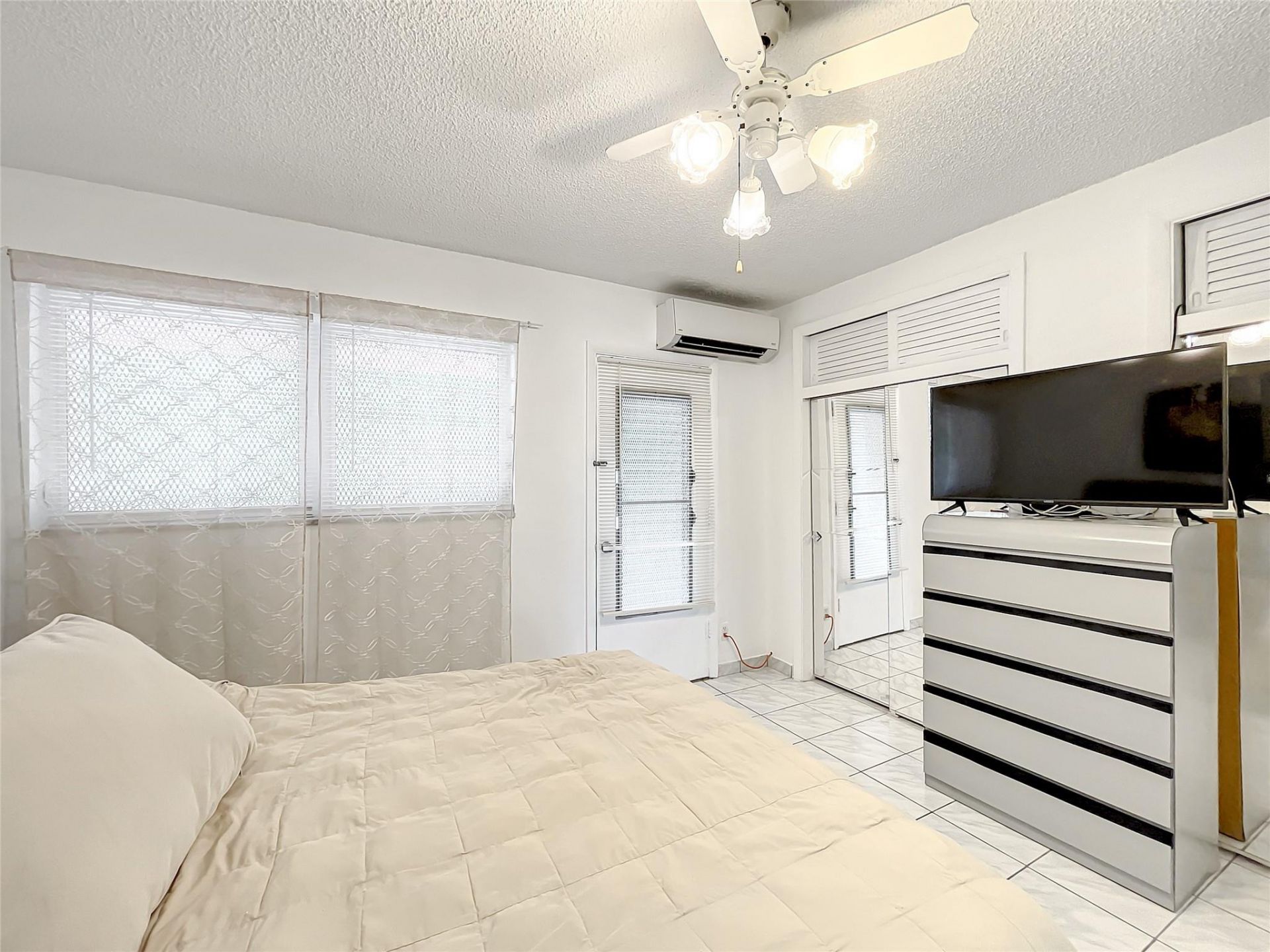 815 SW 10th Terrace, Unit 18V, Hallandale Beach, FL 33009 Photo