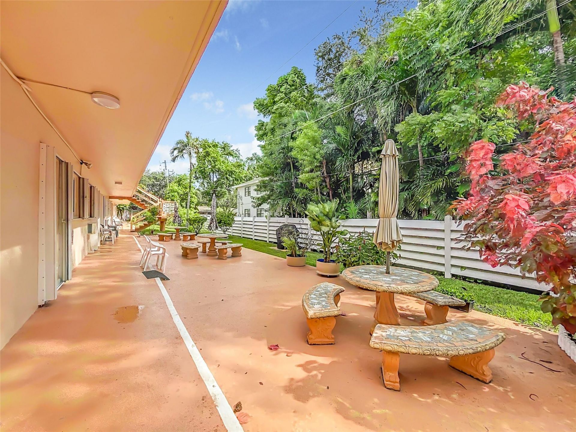 815 SW 10th Terrace, Unit 18V, Hallandale Beach, FL 33009 Photo