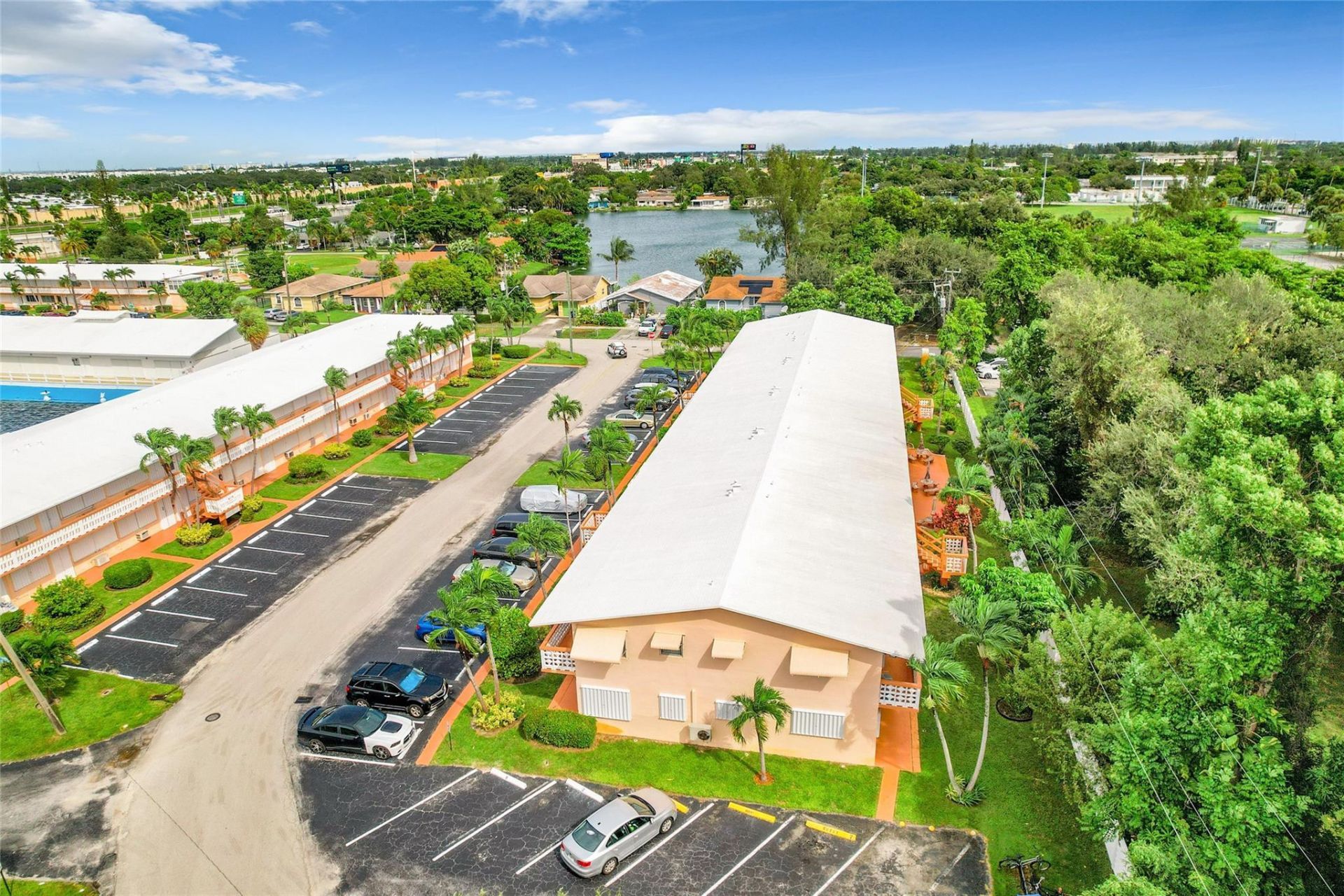 815 SW 10th Terrace, Unit 18V, Hallandale Beach, FL 33009 Photo