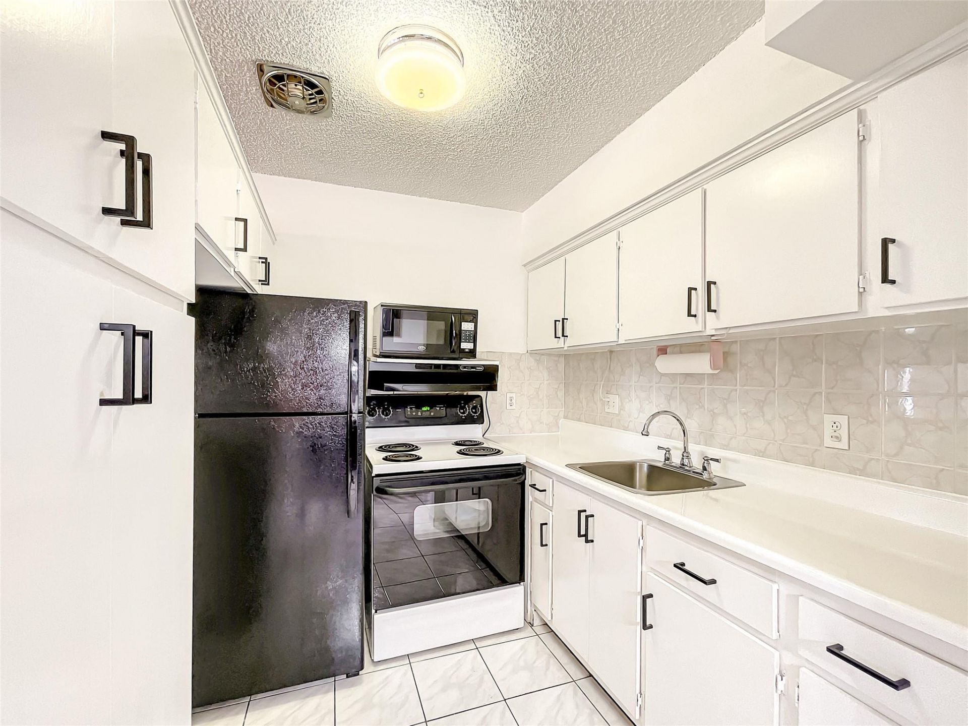 815 SW 10th Terrace, Unit 18V, Hallandale Beach, FL 33009 Photo