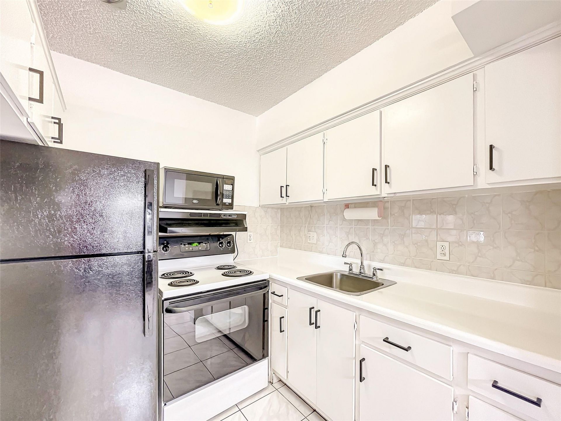815 SW 10th Terrace, Unit 18V, Hallandale Beach, FL 33009 Photo