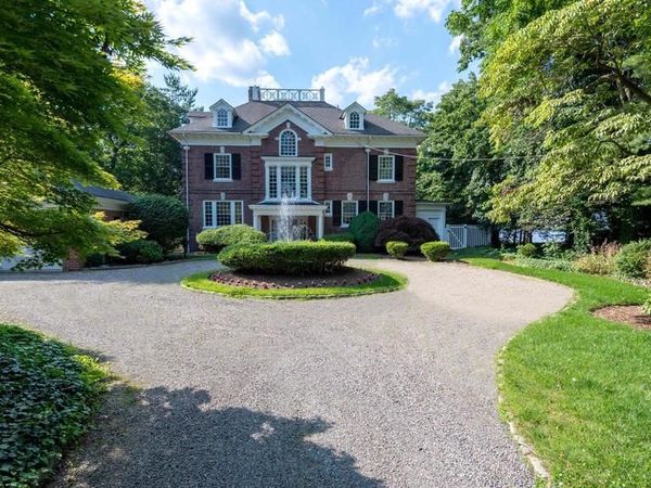 605 BANK AVENUE, RIVERTON, NJ 08077