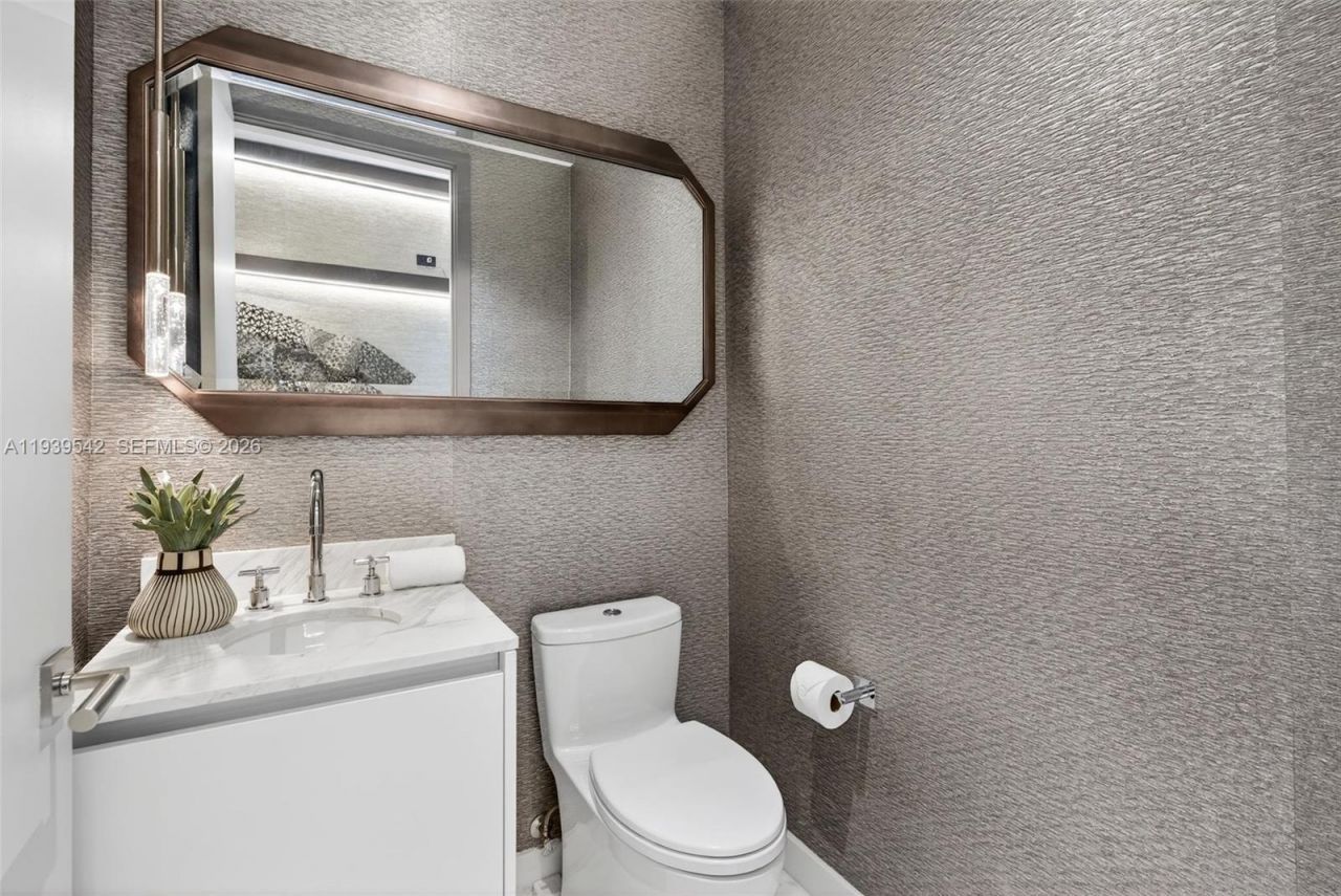 2821 S Bayshore Dr, Unit 19B, Miami, FL 33133 Photo