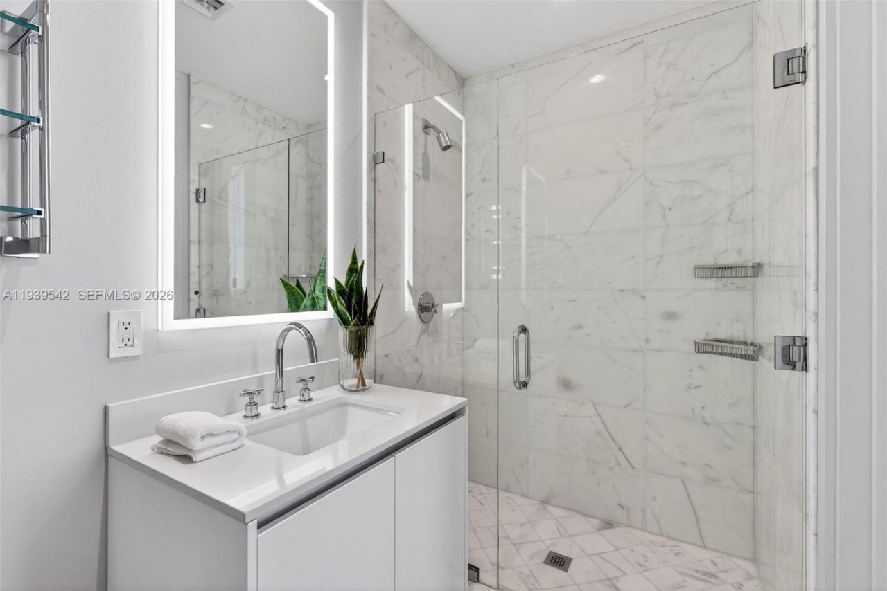 2821 S Bayshore Dr, Unit 19B, Miami, FL 33133 Photo