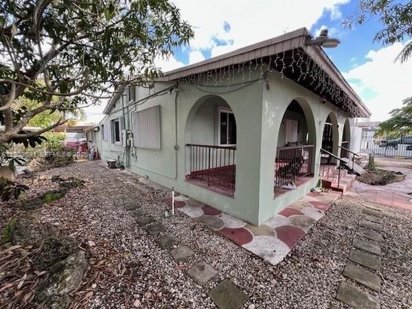 501 E 8th St , Hialeah, FL 33010