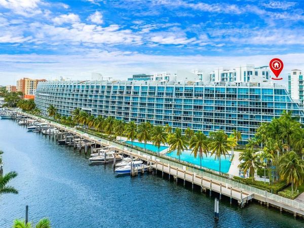 2950 NE 188th St , Aventura, FL 33180