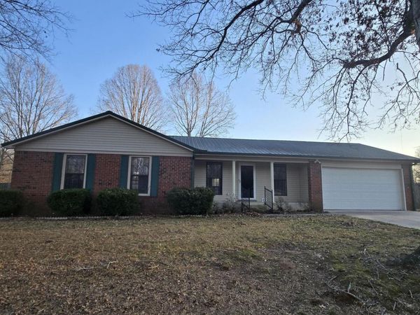 18 Lake Avenue, Jackson, TN 38301