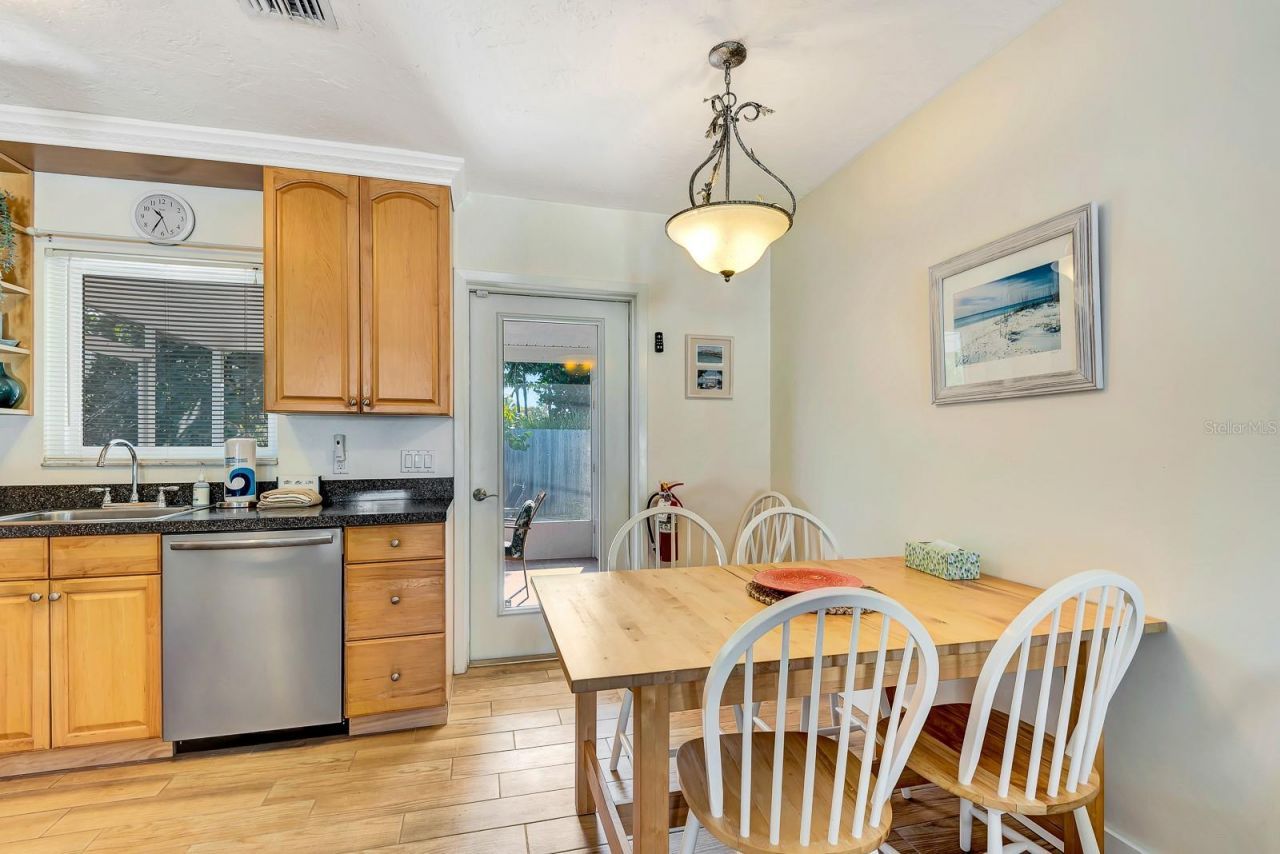 207 75th Street, Unit B, Bradenton Beach, FL 34217 Photo