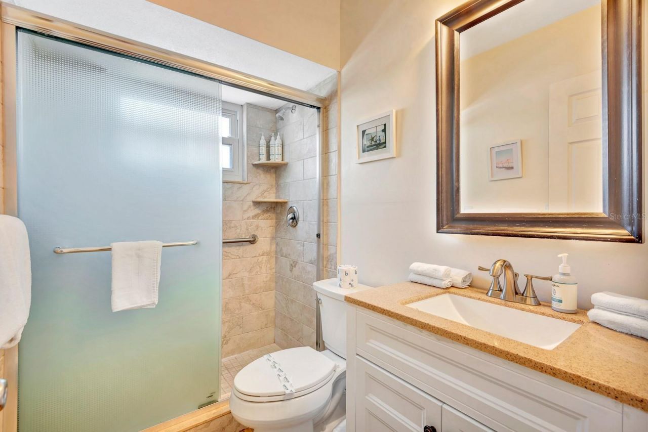 207 75th Street, Unit B, Bradenton Beach, FL 34217 Photo