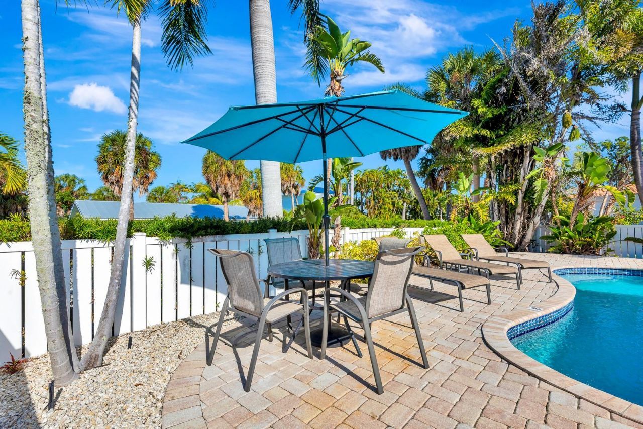 207 75th Street, Unit B, Bradenton Beach, FL 34217 Photo