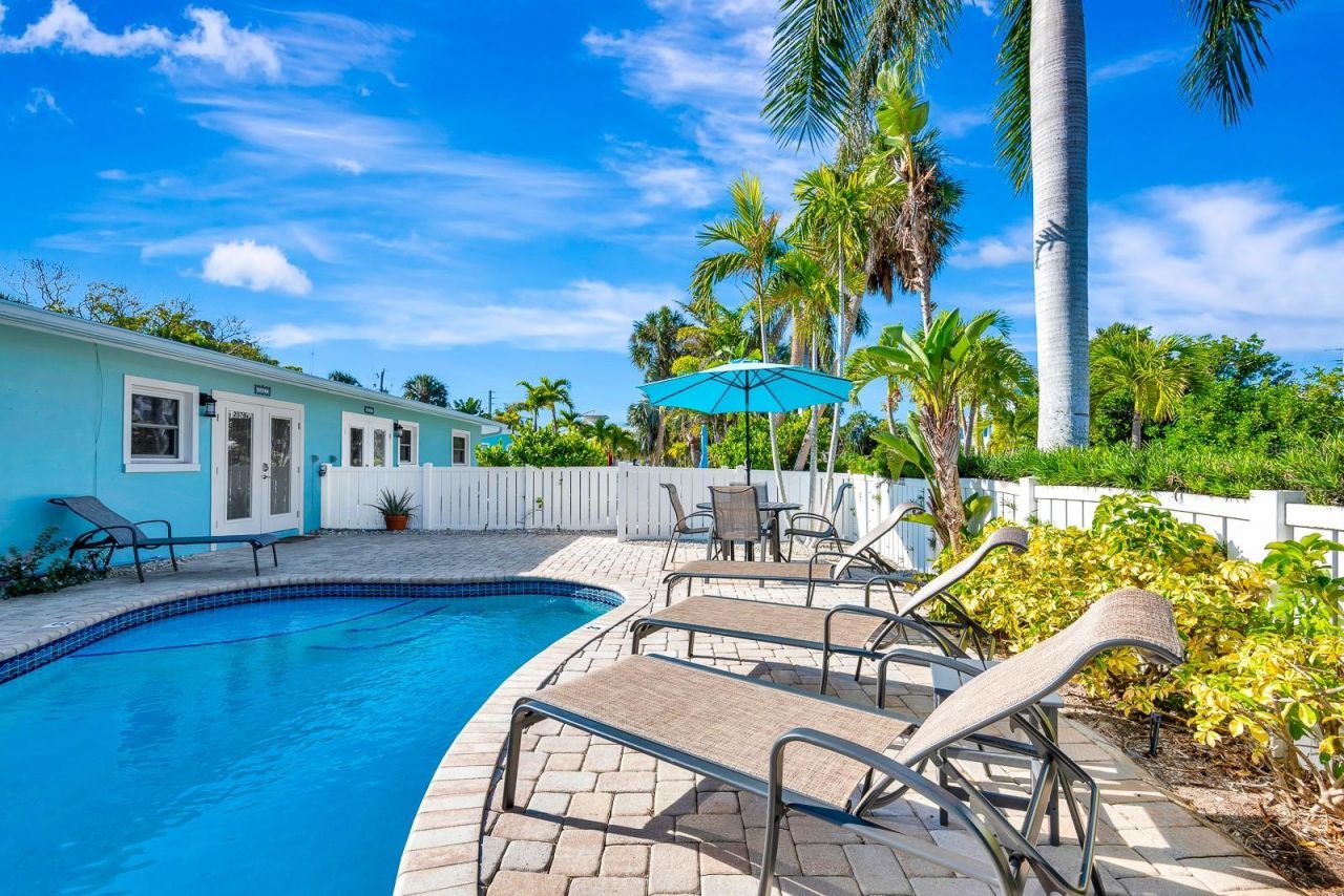 207 75th Street, Unit B, Bradenton Beach, FL 34217 Photo