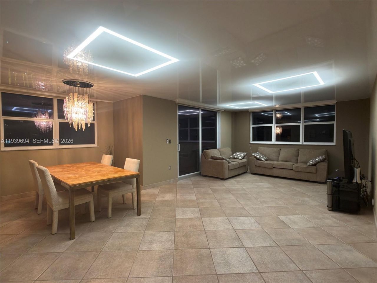 1833 S Ocean Dr, Unit 1402, Hallandale Beach, FL 33009 Photo