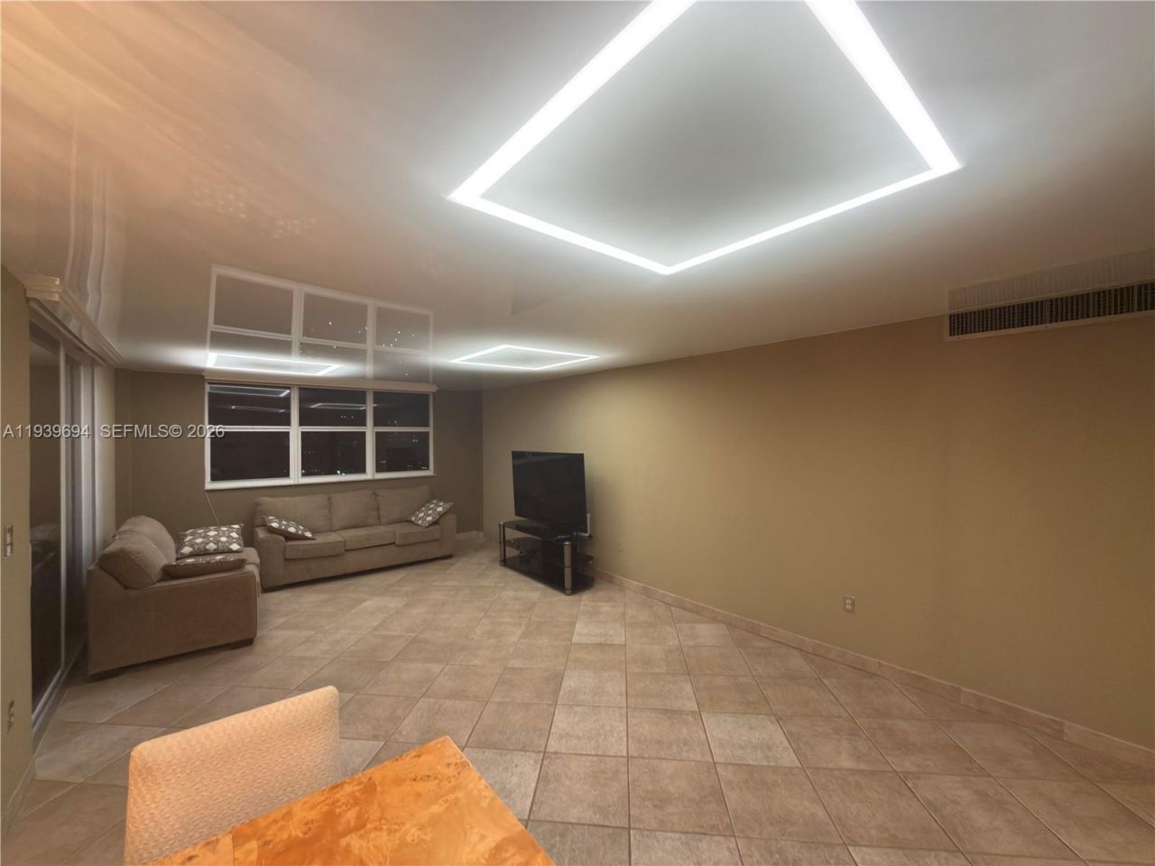 1833 S Ocean Dr, Unit 1402, Hallandale Beach, FL 33009 Photo