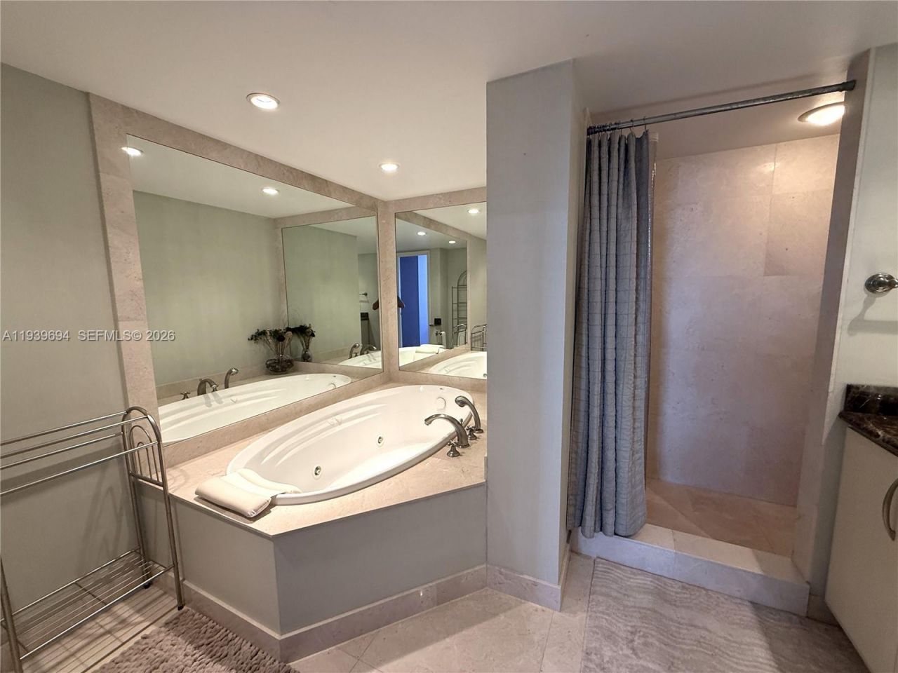 1833 S Ocean Dr, Unit 1402, Hallandale Beach, FL 33009 Photo