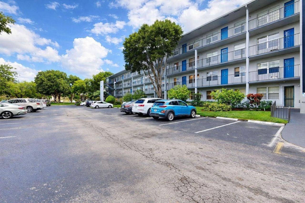 13450 SW 3rd St, Unit 408D, Pembroke Pines, FL 33027 Photo